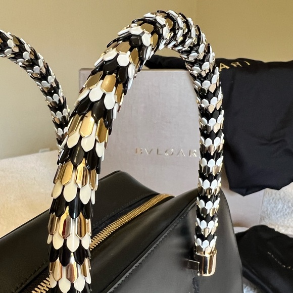 Authentic Bvlgari black leather top handle bag - Picture 5 of 11